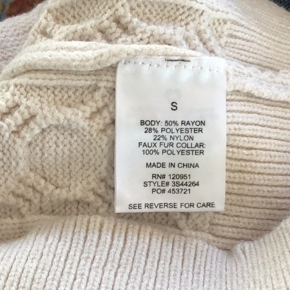 Pink Rose cropped cableknit cardigan with faux fur collar. Magi stone Small. NWT - Picture 5 of 7